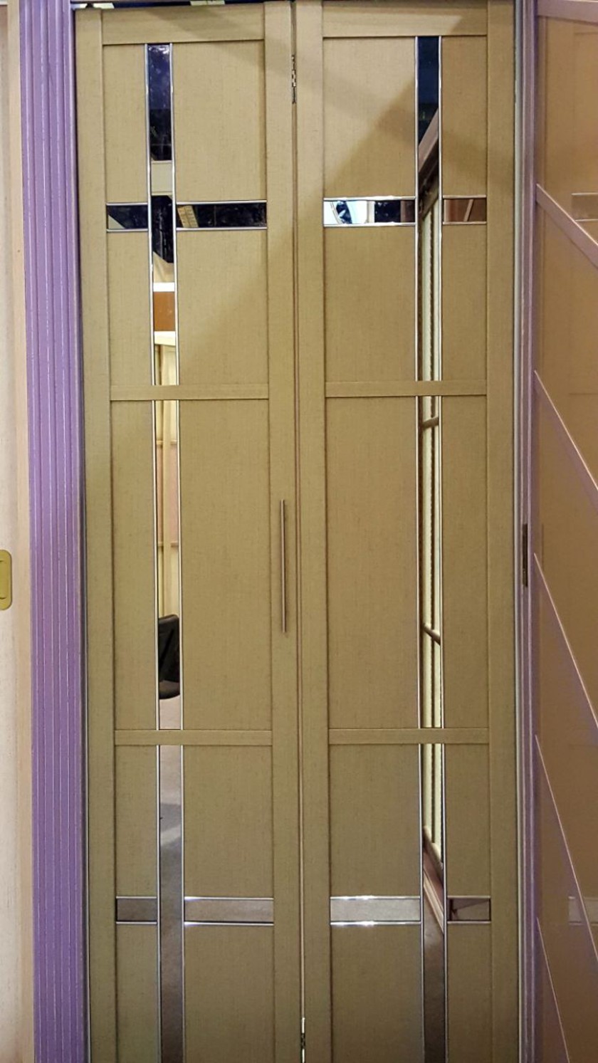 Двери гармошка шпонированные с зеркальным декором Архангельск